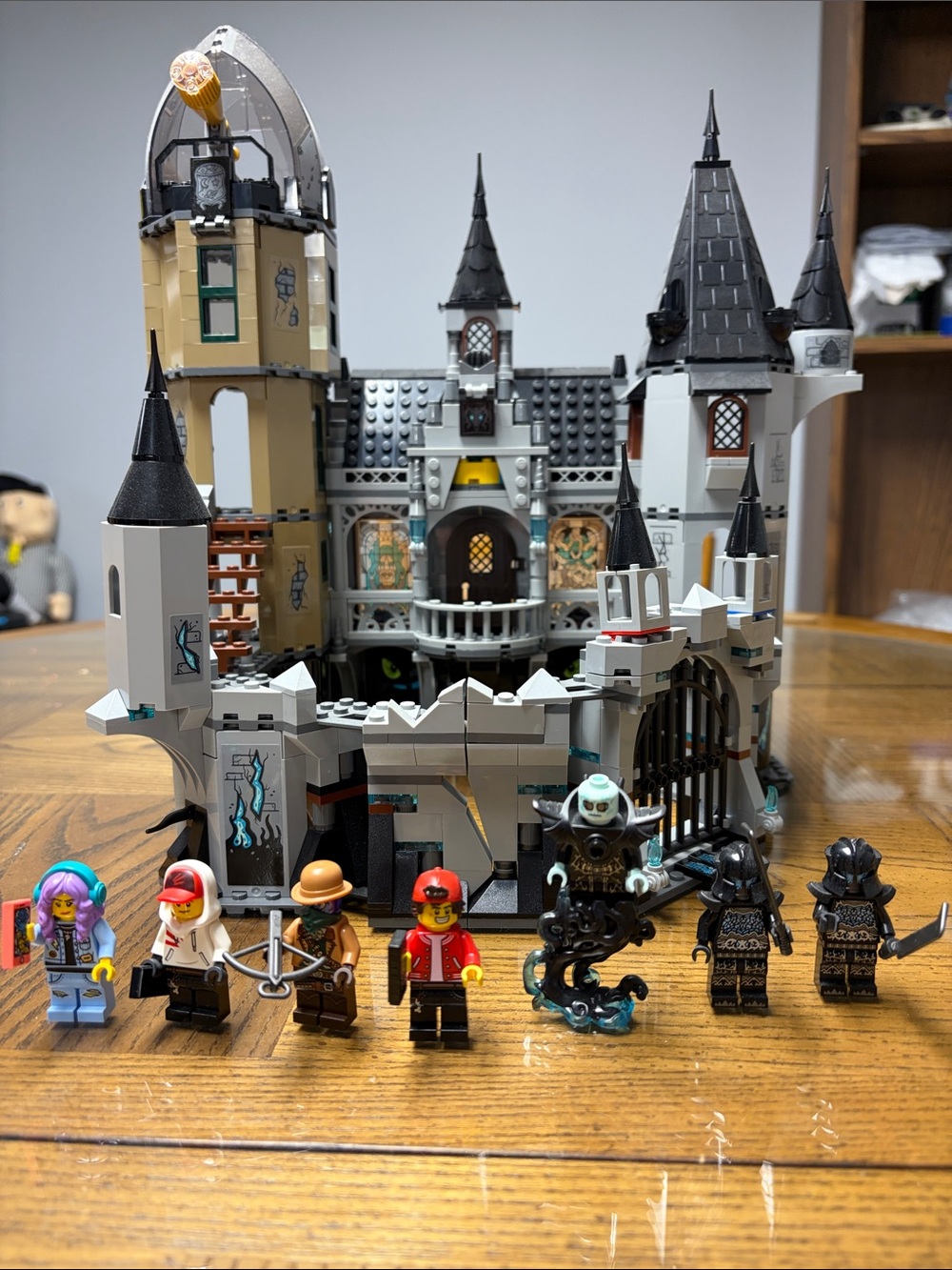 Lego Hidden Sides Mystery Castle with Minifigs (complete)